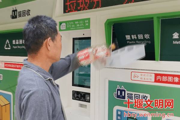貓先生再生資源智能回收站，廢品回收柜，舊衣回收箱生產(chǎn)廠家